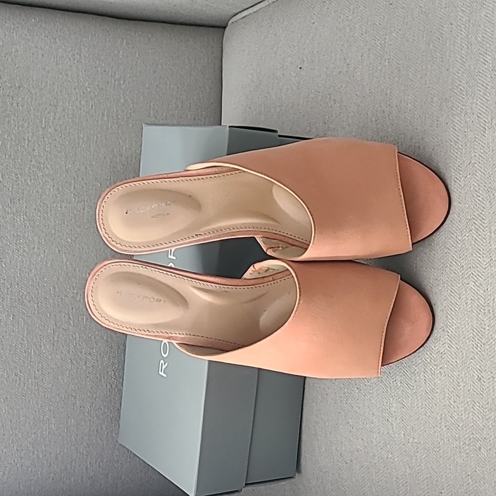 Rockport Taylor Assymetrical Slides in Suede - 8.5 - Picture 4 of 14